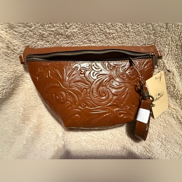 NWT Patricia Nash Leather Tinchi Convertible Bag - belt bag to crossbody - Picture 4 of 13